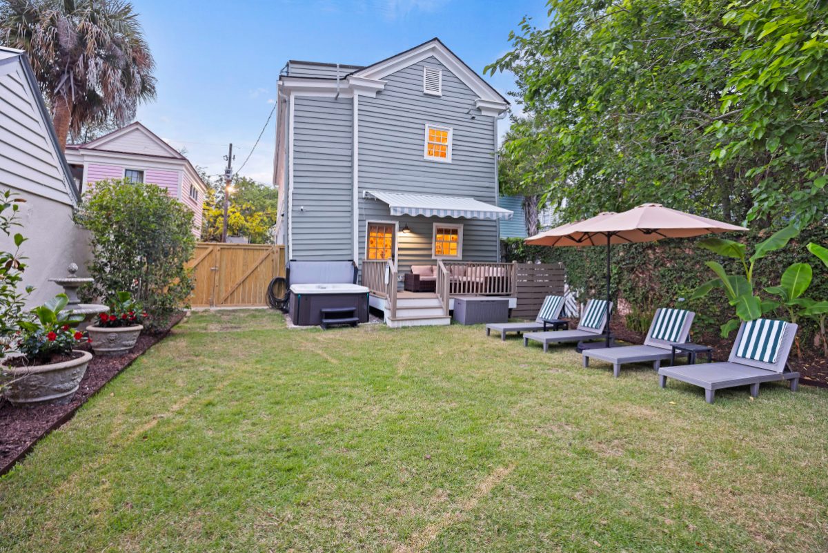 Breezy Palm, private garden with wellness amenities and sun deck