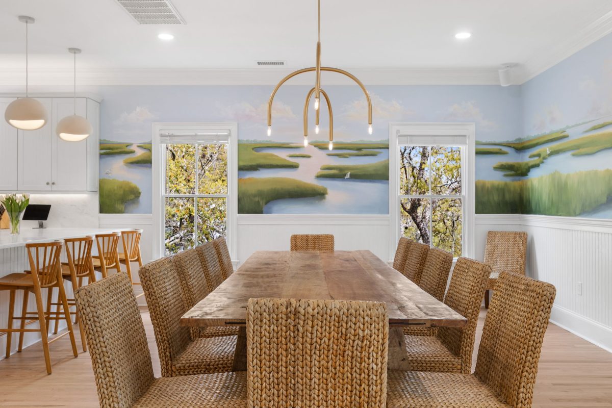 Isle Be Here, dining with Low Country mural